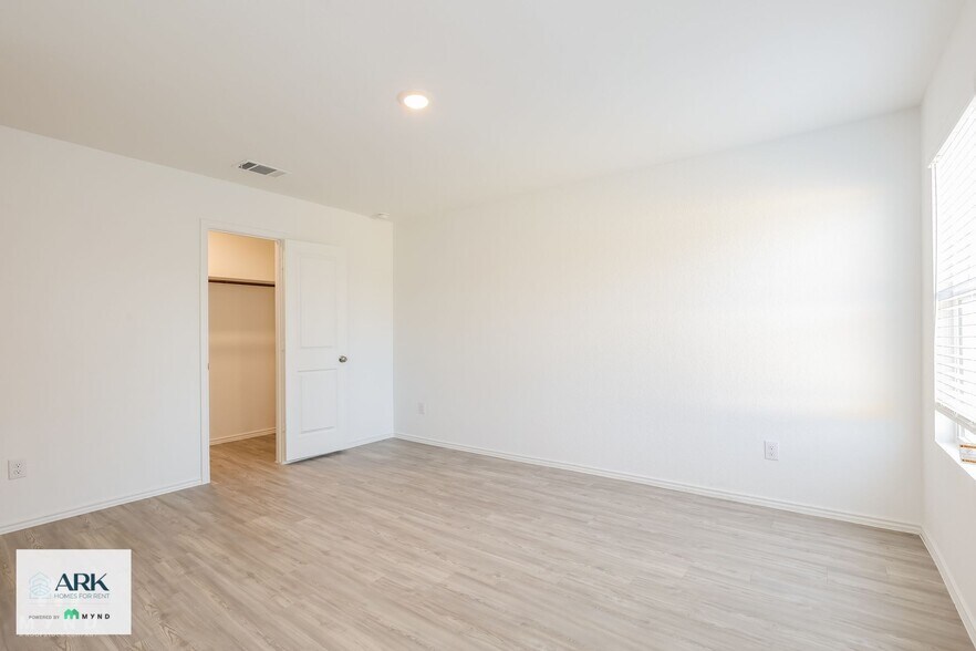 Building Photo - 2726 Robles St