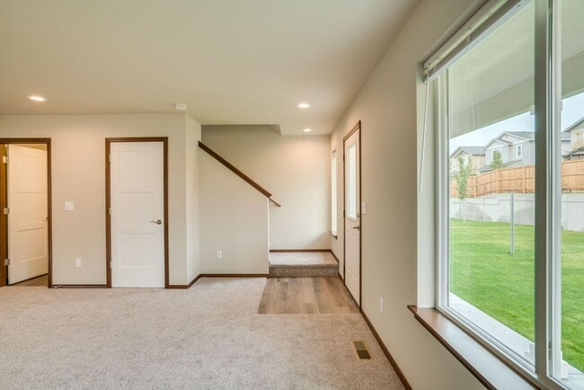 Building Photo - Fantastic 3-Bed, 2.5 Bath with 2-car garage!