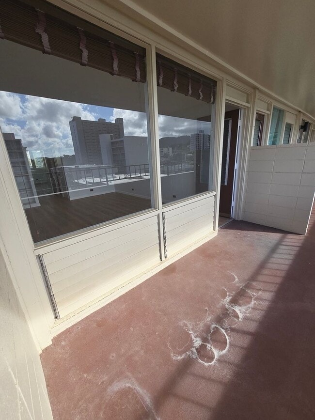 Building Photo - Newly Renovated 1 Bedroom/1 Bathroom Available Now