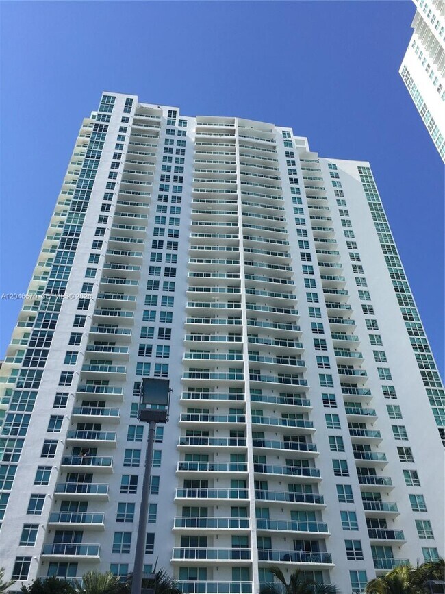 Building Photo - 951 Brickell Ave