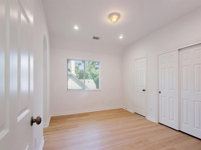 Building Photo - 74 S Scribewood Cir