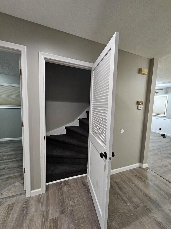 Building Photo - 5604 S 79th St