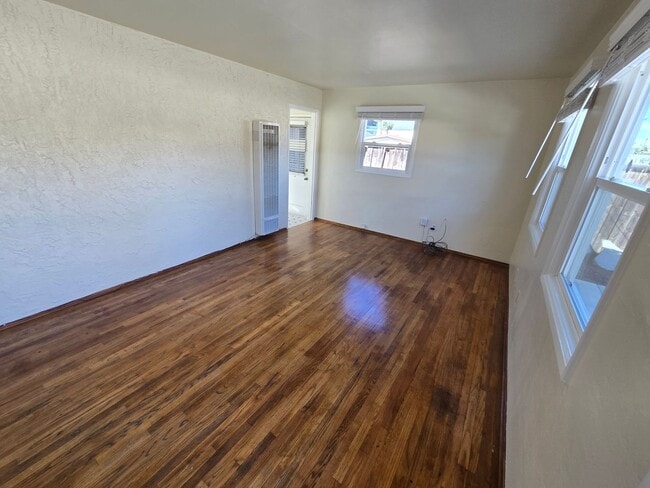 Building Photo - 588 1/2 McIntosh St