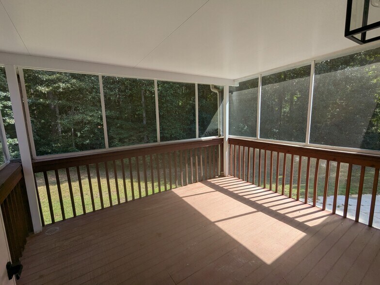 Screened in porch - 60 Riverside Pky