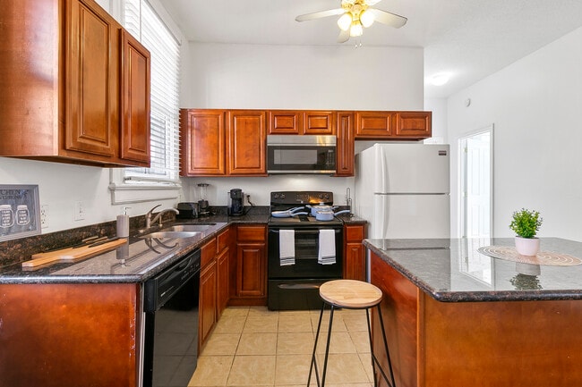 Building Photo - 2231 S Carrollton Ave