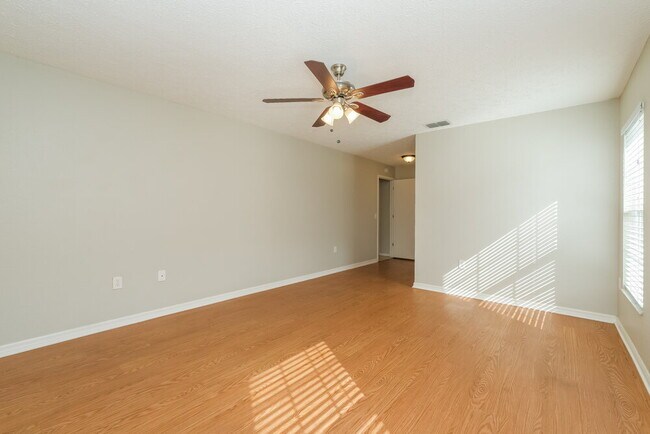 Building Photo - 4715 Whitetail Ln