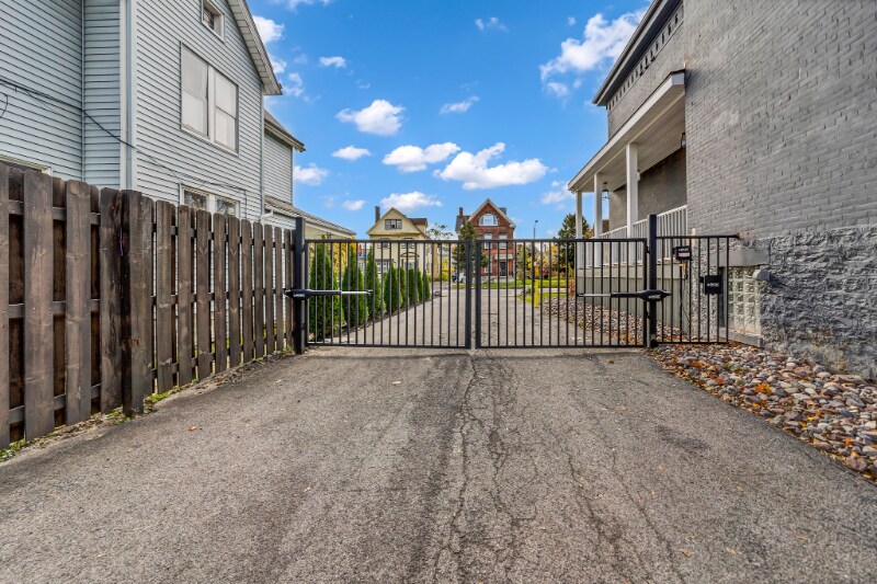 Building Photo - 36 E Utica St