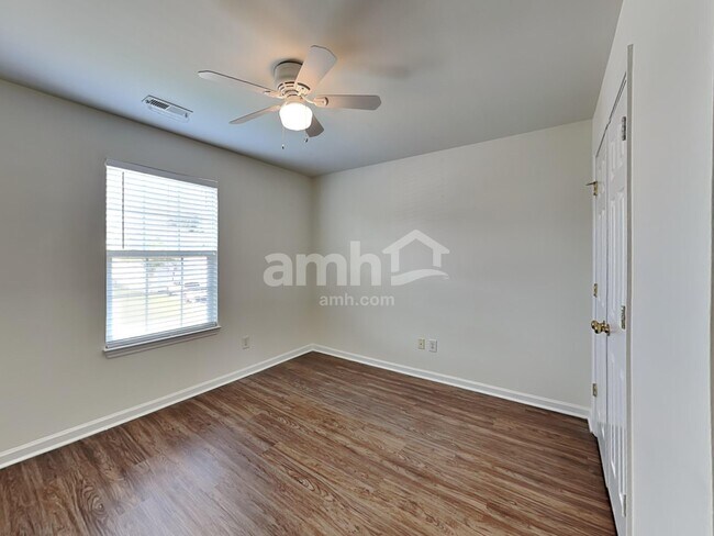 Building Photo - 1749 E Ridge Heights Dr