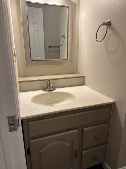 Building Photo - 2 Brickyard Rd