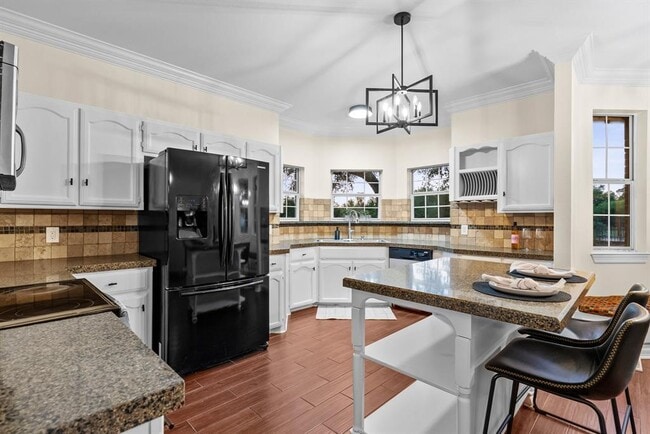 Building Photo - 320 Woodland Oaks Trail