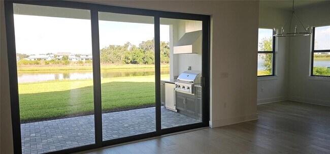 Building Photo - 2625 Waterfront Cir