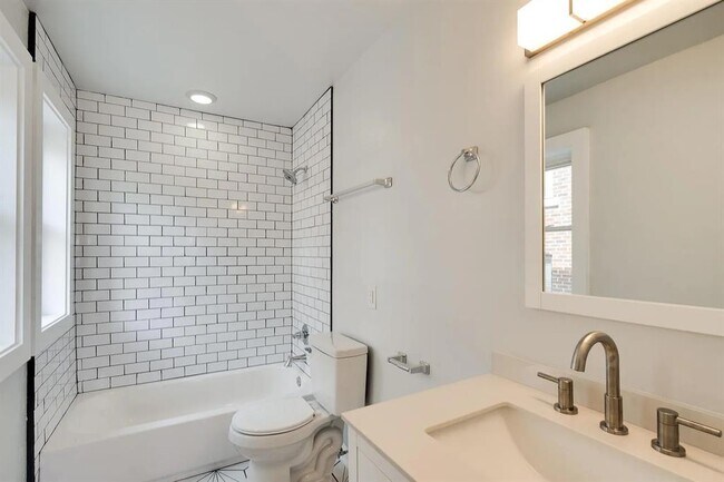 Building Photo - 711 NW 30th St
