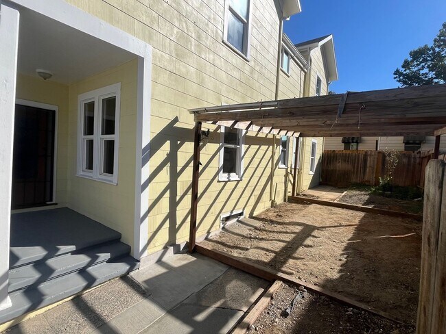 Building Photo - 513 2nd Ave