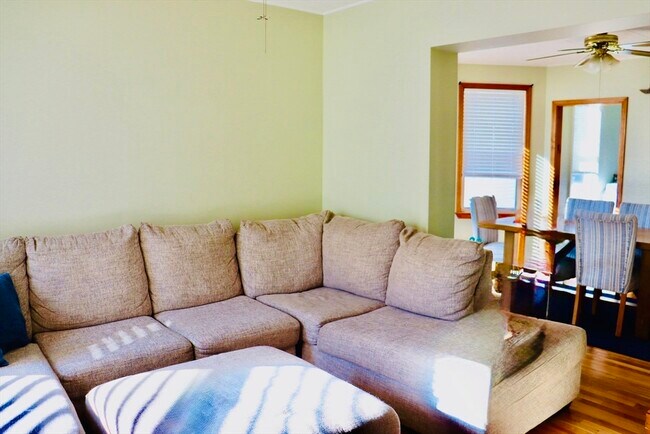 Building Photo - 10 Cushing St