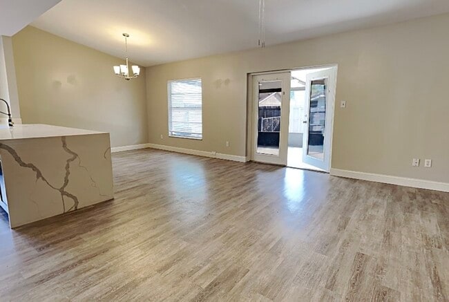 Building Photo - 2709 Mnr Hl Dr