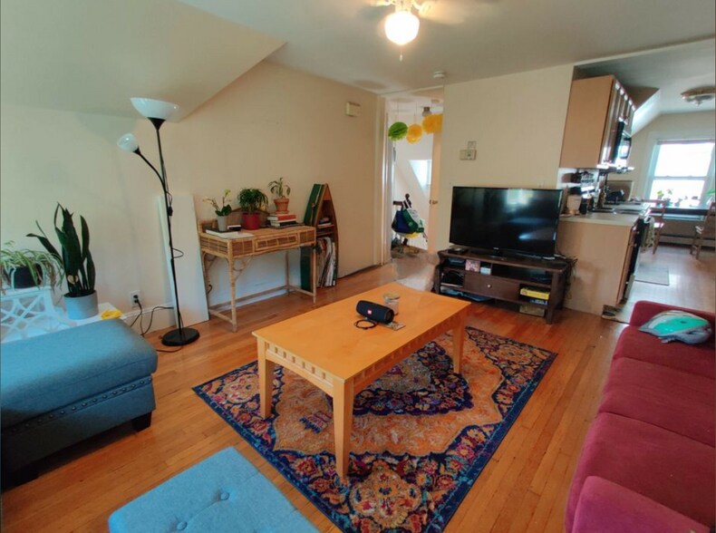 Building Photo - 1539 Cambridge St