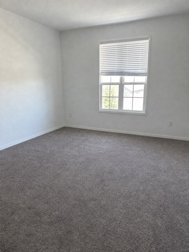 Building Photo - 1516 White Water Way