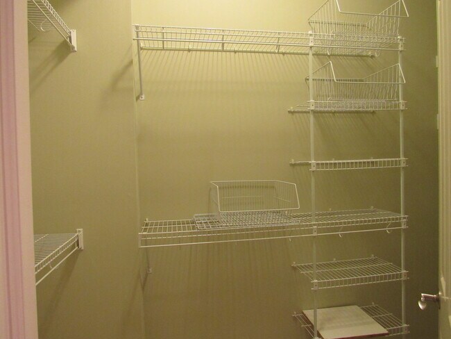 Building Photo - 3164 Meridith Way