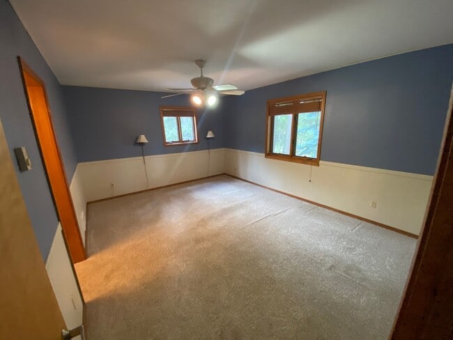 Building Photo - Wonderful Unfurnished 3 Bed 3 Bath Home ou...