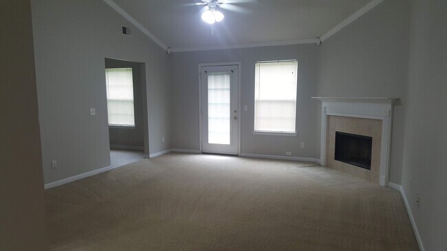 Building Photo - 182 Cherry Laural Lane