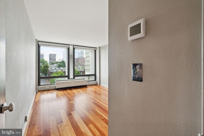 Building Photo - 220 Locust St