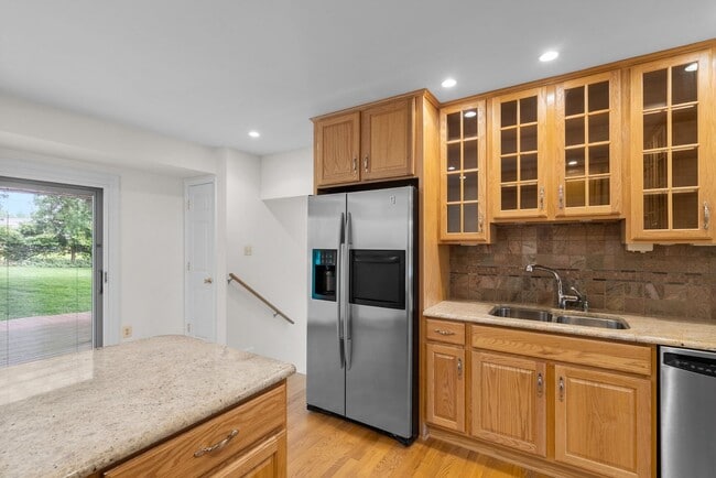 Building Photo - 4 Bed 3 Bath - Silver Spring Single Family...