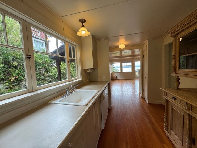 Building Photo - Desirable Indianola waterfront just in time for summer