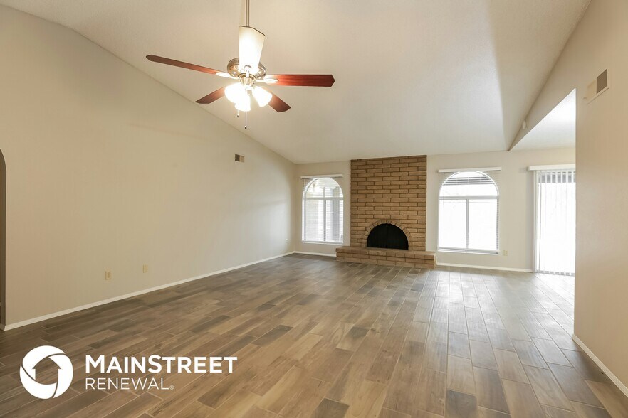 Building Photo - 3912 W Pershing Ave