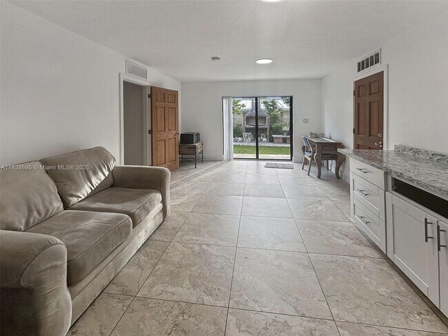 Building Photo - 15730 SW 103rd Ave