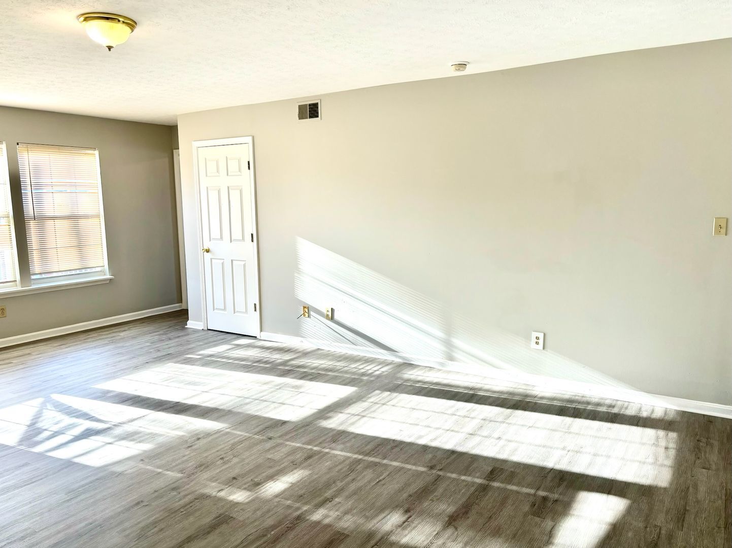 Building Photo - 526 Locher Aly