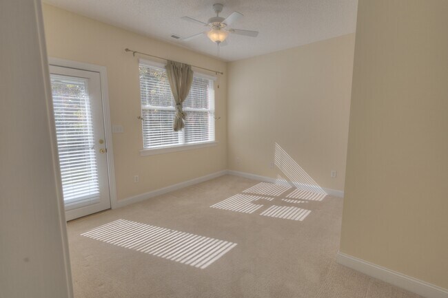 Building Photo - 6260 Alyssum Pl