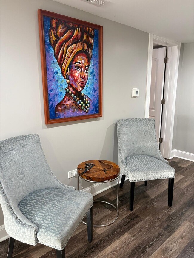 Building Photo - 6541 S Ingleside Ave