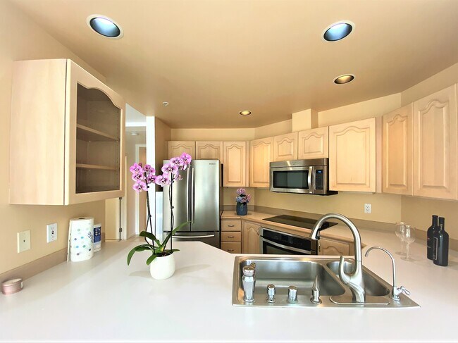 Kitchen - 4528 8th Ave NE