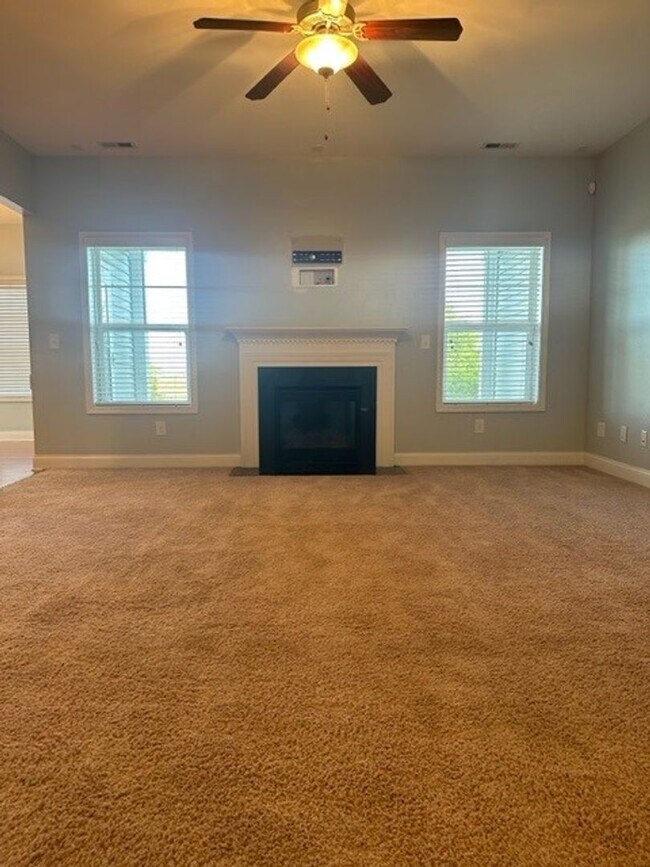 Building Photo - 103 Clovis Ct