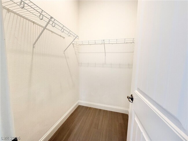 Building Photo - 2117 Thames View St