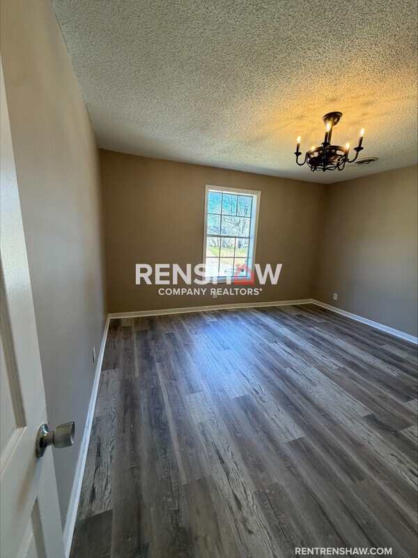 Building Photo - 16 Red Oak Cove