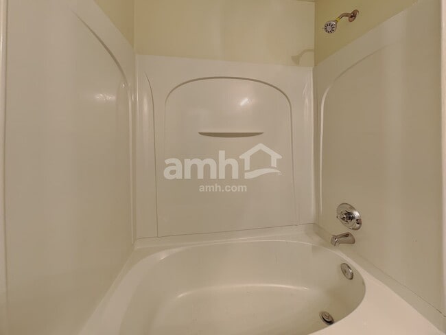 Building Photo - 770 Peachtree Meadows Cir