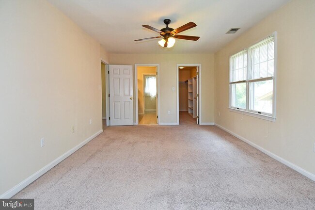 Building Photo - 930 N Danville St