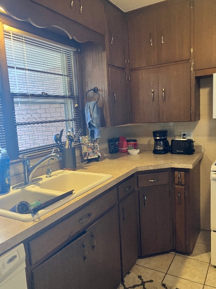 Building Photo - 2905 Dover Rd