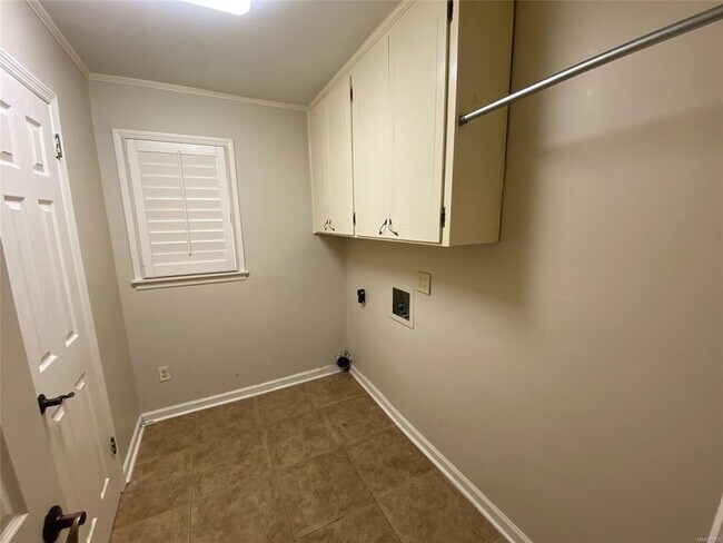 Building Photo - 2439 Hermitage Dr