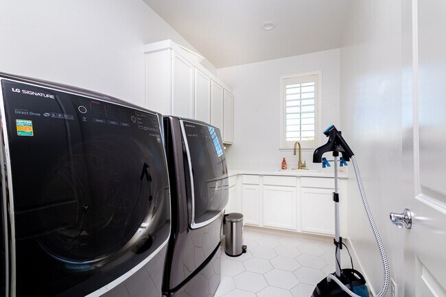Building Photo - Gorgeous Custom Upgraded Serrano Home!
