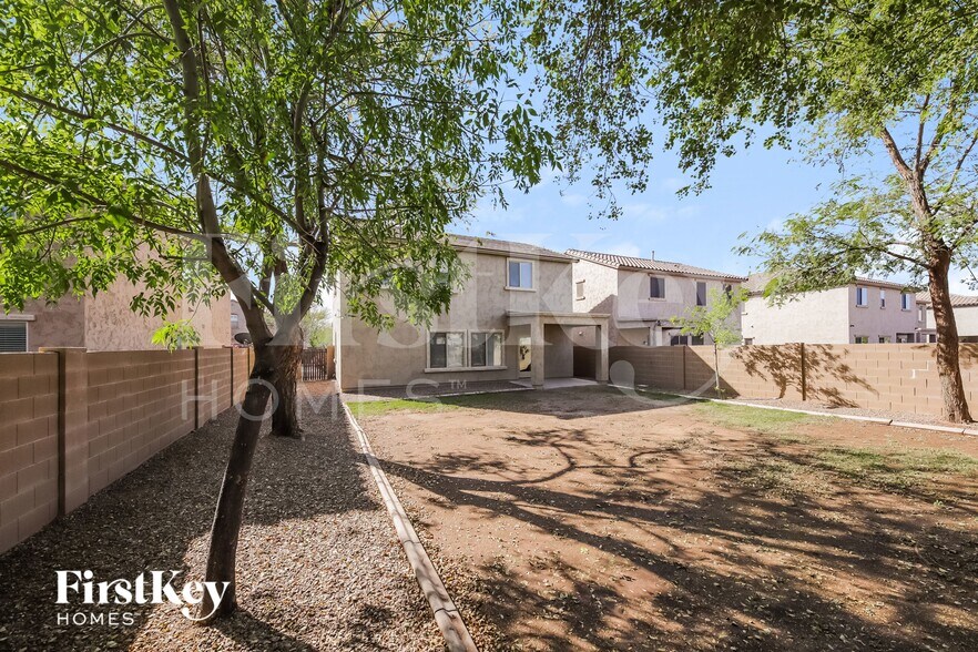 Building Photo - 11028 E Silver Springs Ave