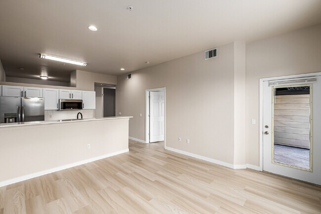 Building Photo - A Great modern 2 Bed / One bath for rent
