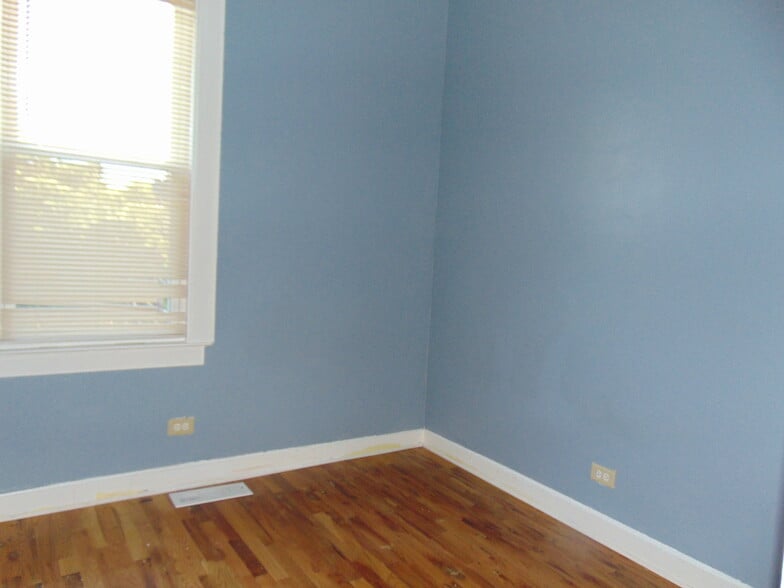 Building Photo - 8353 S Brandon Ave