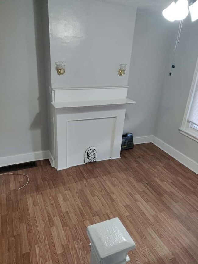 Building Photo - 2170 Conlyn St