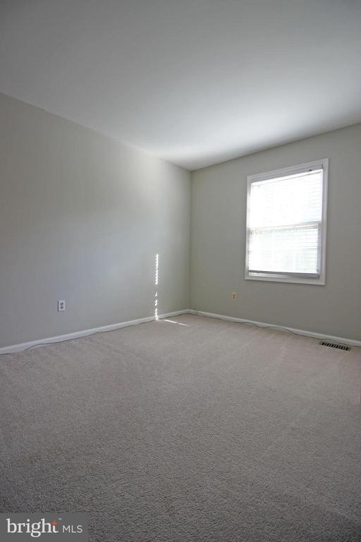 Building Photo - 6530 Yadkin Ct