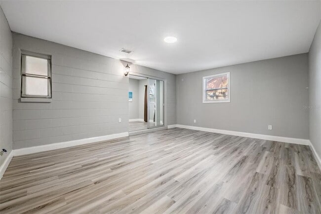 Building Photo - 810 Jurgens St