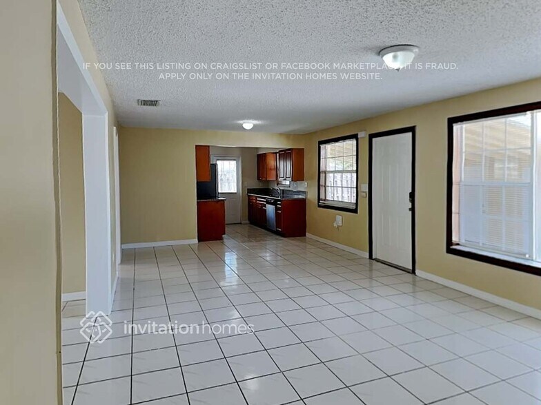 Building Photo - 2522 Holly Rd