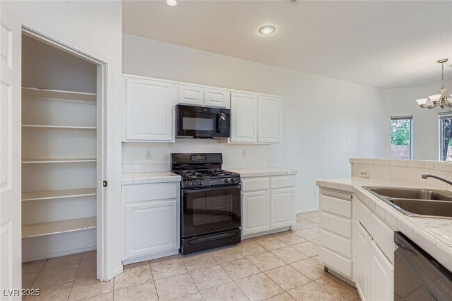 Building Photo - 2406 Miki Ct