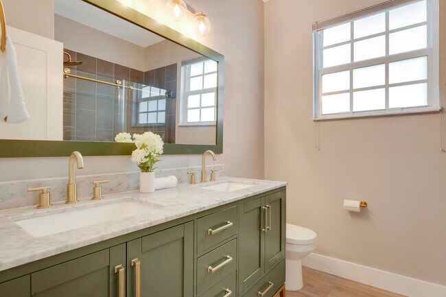 Building Photo - 127 Via Castilla